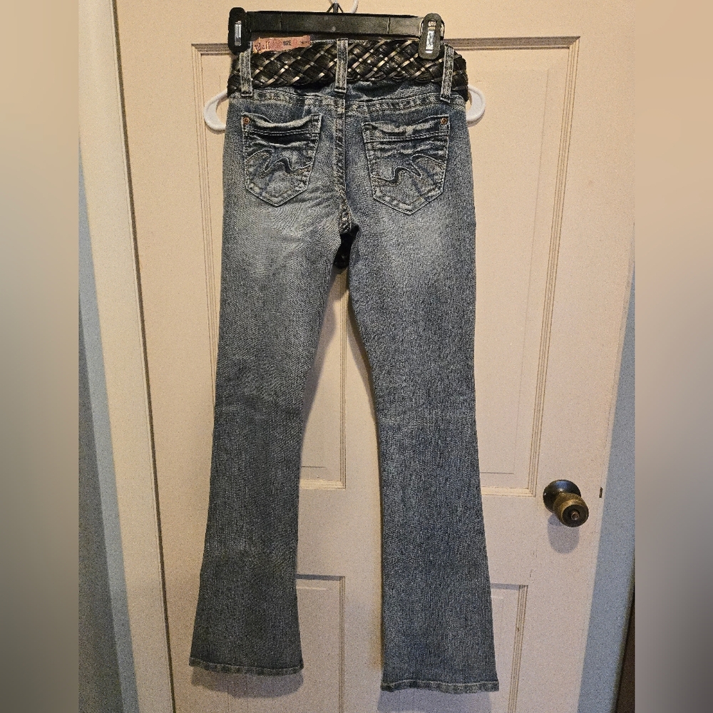 Women's Wall Flower Blue Jeans with Belt - Picture 2 of 7